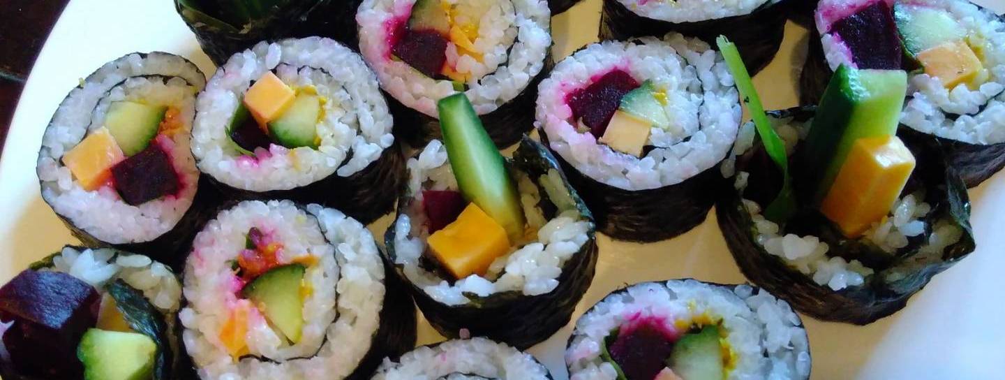 Sushi mal anders: Bunte Maki-Rollen mit Roter Bete und Käse | JAPANDIGEST