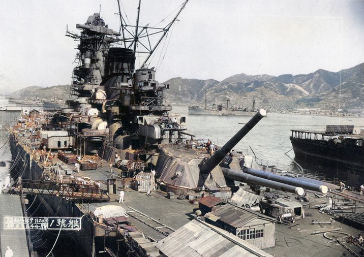 Das japanische Schlachtschiff Yamato in der Endphase des Baus auf dem Marinestützpunkt Kure, Japan, 20. September 1941