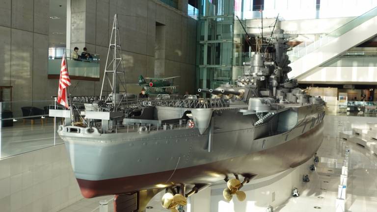 Ein Modell des berühmten Schlachtschiffes Yamato im Yamato-Museum in Kure, Hiroshima im Maßstab 1:10.