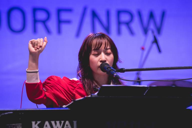 Higuchi Ai bei ihrem Live-Auftritt auf dem Japan-Tag Düsseldorf/NRW 2024. © Adrian Schmetz