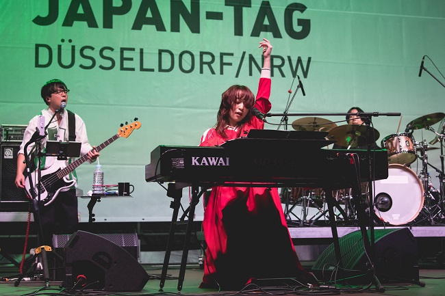 Higuchi Ai bei ihrem Live-Auftritt auf dem Japan-Tag Düsseldorf/NRW 2024. © Adrian Schmetz