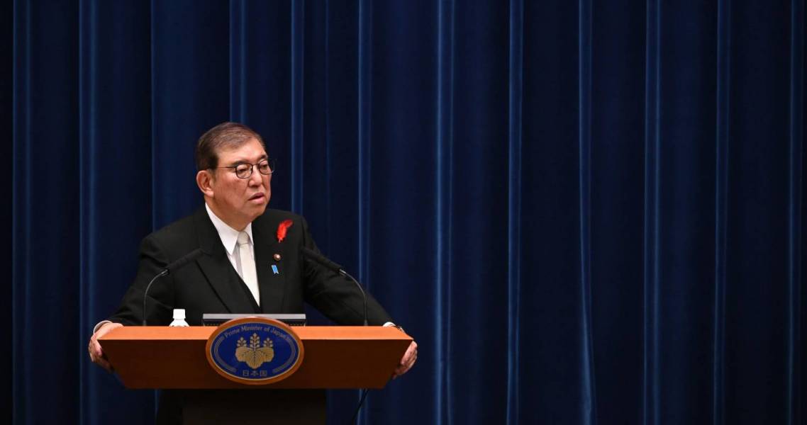 Japans neuer Premierminister Ishiba Shigeru bei einer Pressekonferenz im Büro des Premierministers in Tōkyō am 1. Oktober 2024.