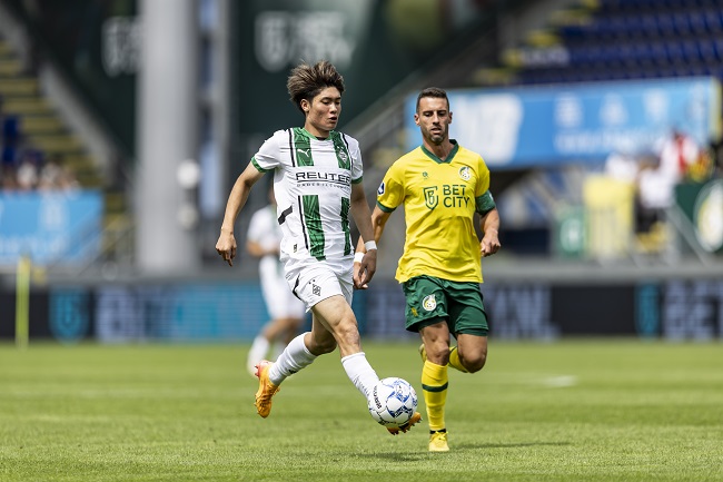 Borussia-Spieler Fukuda während eines Freundschaftsspiels gegen Fortuna Sittard (Niederlande) im Juli 2024.